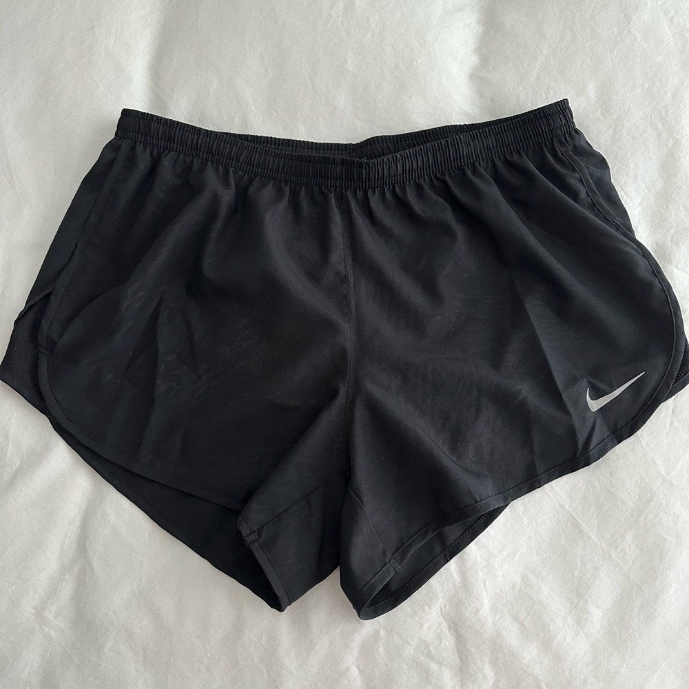 Nike Women's Black Athletic Shorts, size Large, NWT